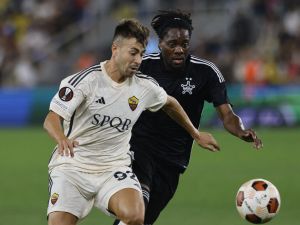 Roma's Italian forward #92 Stephan El Shaarawy (L) and Sheriff's Zimbabwean defender #04 Munashe Garananga (R) fight for the ball during the Europa League Group G football match between FC Sheriff and AS Roma at the Bolshaya Sportivnaya Arena in Tiraspol on September 21, 2023. (Photo by STRINGER / AFP)