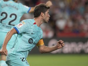 Barcelona's Spanish midfielder #20 Sergi Roberto celebrates after scoring his team's second goal during the Spanish league football match between Granada FC and FC Barcelona at the Nuevo Estadio de Los Carmenes in Granada on October 8, 2023. (Photo by JORGE GUERRERO / AFP)