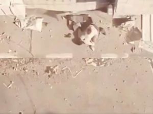 لحظة استشهاد أحد المقاومين في قطاع غزة