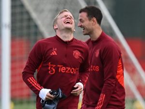Manchester United's Dutch midfielder #34 Donny van de Beek (L) and Manchester United Northern Irish defender #35 Jonny Evans react as they attend attends a training session at the Carrington Training Complex in Manchester, north-west England on October 23, 2023 ahead of their UEFA Champions League Group A football match against FC Copenhagen. (Photo by Paul ELLIS / AFP)