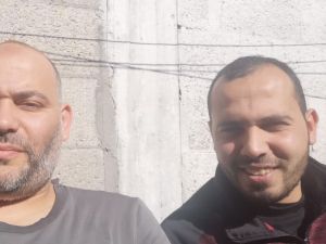 الشهيد مهند رزق محمد جبريل يمين- بجانب شقيقه طارق
