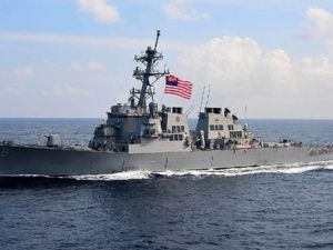 سفينة أمريكية في البحر الأحمر