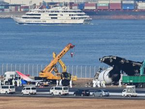 plane crashes