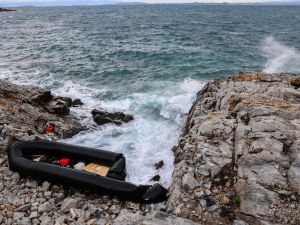 Migrant boat tragedy off Greek island leaves two dead, two missing. (Manolis LAGOUTARIS/ AFP)
