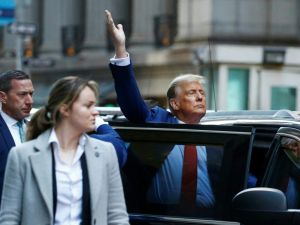 Donald Trump defied judge's order and delivered a rant in court, as a bomb threat targeted his home on Friday. (John Lamparski/ AFP)