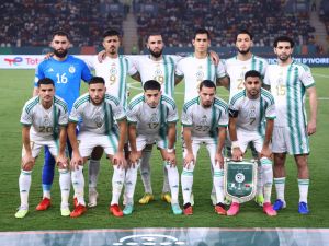 Algeria players pose for a group photo ahead of the Africa Cup of Nations (CAN) 2024 group D football match between Algeria and Angola at Stade de la Paix in Bouake on January 15, 2024. (Photo by Kenzo TRIBOUILLARD / AFP)