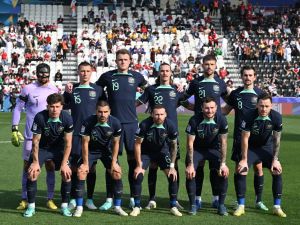 Australia's players pose for the group picture before the start of the Qatar 2023 AFC Asian Cup Group B football match between Syria and Australia at the Jassim bin Hamad Stadium in Doha on January 18, 2024. (Photo by HECTOR RETAMAL / AFP)