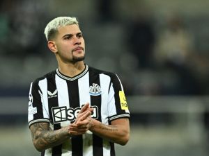 Newcastle United's Brazilian midfielder #39 Bruno Guimaraes applauds at the end of the UEFA Champions League Group F football match between Newcastle United and AC Milan at St James' Park in Newcastle-upon-Tyne, north east England on December 13, 2023. AC Milan wins 2 - 1 against Newcastle United and qualifies for the Champions League last 16. (Photo by Paul ELLIS / AFP)