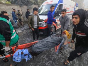 الاحتلال الإسرائيلي استهدف طواقم الهلال الأحمر ومراكزه الصحية جنوبا وشمالا في القطاع