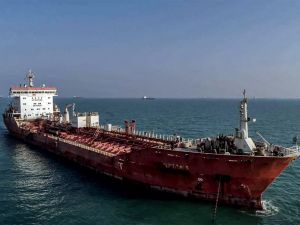 ثلاث ناقلات قطرية توقفت قبالة سواحل عمان