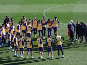Real Madrid'splayers attend a training session at the Ciudad Real Madrid training ground in Valdebebas, Madrid, on December 30, 2023. (Photo by Pierre-Philippe MARCOU / AFP)