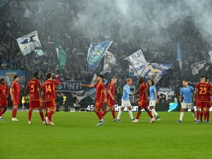 Players greet each others at the end of the Italian Serie A football match between Lazio and AS Roma on November 12, 2023 at the Olympic stadium in Rome. (Photo by Andreas SOLARO / AFP)