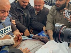 وائل الدحدوح في وداع نجله الشهيد حمزة