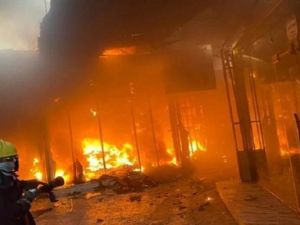 حريق ضخم في سوق البالة في العراق
