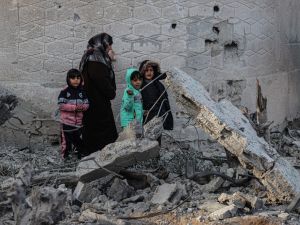 300 الف فلسطيني محاصرون