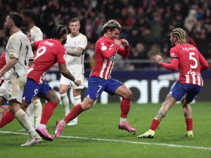 Atletico Madrid's French forward #07 Antoine Griezmann (2R) celebrates scoring his team's third goal during the Spanish Copa del Rey (King's Cup) football match between Club Atletico de Madrid and Real Madrid CF at the Metropolitano stadium in Madrid on January 18, 2024. (Photo by Thomas COEX / AFP)
