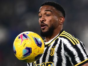 Juventus Brazilian defender Bremer controls the ball during the Italian Serie A football match Juventus vs Sassuolo on January 16, 2024 at the Allianz Stadium in Turin. (Photo by MARCO BERTORELLO / AFP)