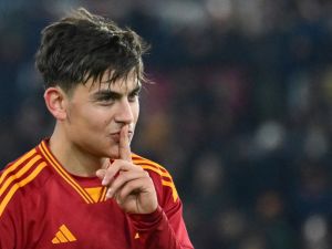 Roma's Argentine forward #21 Paulo Dybala celebrates after scoring a goal during the Italian Serie A football match between AS Roma and Udinese on November 26, 2023 at the Olympic stadium in Rome. (Photo by Alberto PIZZOLI / AFP)