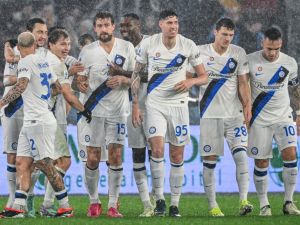 Inter Milan's Italian defender #15 Francesco Acerbi (C-L) celebrates with teammates after opening the scoring during the Italian Serie A football match between AS Roma and Inter Milan at the Olympic stadium in Rome on February 10, 2024. (Photo by Alberto PIZZOLI / AFP)