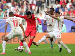 Jordan's defender #23 Ehsan Haddad vies for the ball against South Korea's midfielder #07 Son Heung-min during the Qatar 2023 AFC Asian Cup Group E football match between Jordan and South Korea at the Al-Thumama Stadium in Doha on January 20, 2024. (Photo by Giuseppe CACACE / AFP)