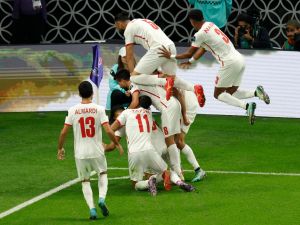 Jorda's players celebrate their second goal during the Qatar 2023 AFC Asian Cup semi-final football match between Jordan and South Korea at the Ahmad Bin Ali Stadium in Al-Rayyan, west of Doha on February 6, 2024. (Photo by KARIM JAAFAR / AFP)