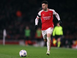 Arsenal's Brazilian midfielder #11 Gabriel Martinelli runs with the ball during the UEFA Champions League Group B football match between Arsenal and RC Lens at the Arsenal Stadium in north London on November 29, 2023. (Photo by Adrian DENNIS / AFP)
