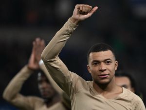 Paris Saint-Germain’s French forward #07 Kylian Mbappe celebrates his team's victory at the end of the French L1 football match between RC Strasbourg (RCS) and Paris Saint-Germain (PSG) at the Meinau stadium in Strasbourg, on February 2, 2024. (Photo by PATRICK HERTZOG / AFP)