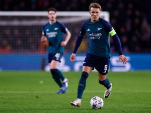 Arsenal's Norwegian midfielder #08 Martin Odegaard controls the ball during a UEFA Champions League group B football match between PSV Eindhoven and Arsenal FC at the Philips Stadium in Eindhoven, on December 12, 2023. (Photo by KENZO TRIBOUILLARD / AFP)