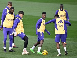 Real Madrid's Brazilian forward #07 Vinicius Junior (C) and his teammates attend a training session at the Ciudad Real Madrid training ground in Valdebebas, outskirts of Madrid, on February 24, 2024. (Photo by JAVIER SORIANO / AFP)