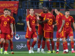 Roma's players celebrate their second goal, during a friendly football match with Saidi's Al-Shabab at Al-Awwal Park in Riyadh, on January 24, 2024. (Photo by Fayez NURELDINE / AFP)