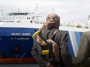 الحوثيون يفوضون حماس بقرار طاقم السفينة المحتجز