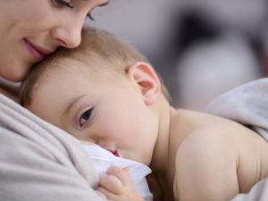 تفسير حلم إرضاع طفل ذكر للمتزوجه من الثدي الأيمن