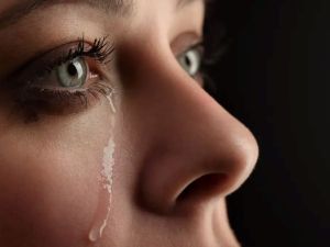 حلمت زوجي مات وانا ابكي
