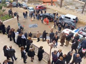 ضابط يطلق النار على والديّ زوجته وعلى نفسه