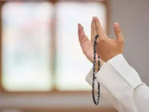 هل يقبل الله دعاء من يمارس العادة؟ وكيف يمكن التوبة النصوحة منها؟؟