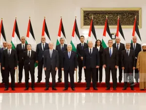 الحكومة الفلسطينية الجديدة تؤدي اليمين الدستورية