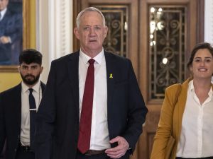 Gantz vows to withdraw from government if "Haredim" law gets approved