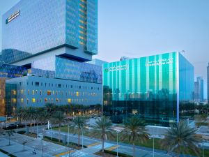Cleveland Clinic Abu Dhabi pioneers reconstructive technique to improve surgical outcomes for patients with gynecomastia