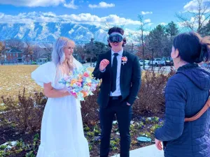Viral: groom wearing Vision Pro shocks bride