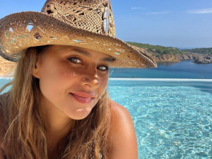 نجمة لمسلسل فراولة..إليكي أجمل إطلالات الفاتنة نيلي كريم