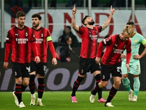 AC Milan's French forward #09 Olivier Giroud (3th R) celebrates after scoring his team's first goal during the UEFA Europa League match, Round of 16, 1st leg, between AC Milan and SK Slavia Prague at the San Siro Stadium in Milan on March 7, 2024. (Photo by GABRIEL BOUYS / AFP)
