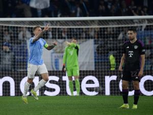 Lazio's Italian forward #17 Ciro Immobile celebrates after scoring a penalty during the UEFA Champions League last 16 first leg between Lazio and Bayern Munich at the Olympic stadium on February 14, 2024 in Rome. (Photo by Filippo MONTEFORTE / AFP)