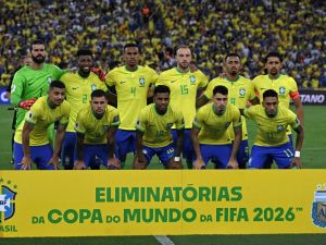 Players of Brazil pose for pictures before the start of the 2026 FIFA World Cup South American qualification football match between Brazil and Argentina at Maracana Stadium in Rio de Janeiro, Brazil, on November 21, 2023. (Photo by CARL DE SOUZA / AFP)