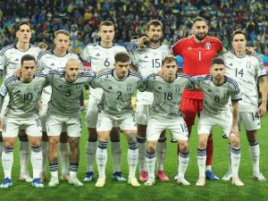 Italy's players pose for the team photo prior to the UEFA EURO 2024 Group C qualifying football match between Ukraine and Italy at the BayArena Stadium in Leverkusen, western Germany on November 20, 2023. (Photo by LEON KUEGELER / AFP)