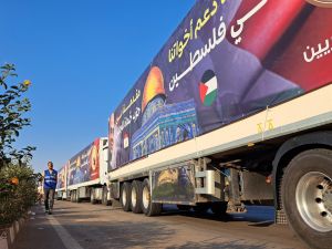 قافلة إغاثة تتجه نحو قطاع غزة