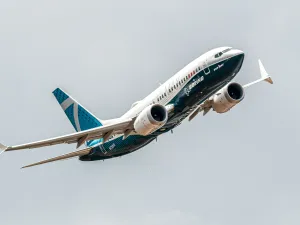 United airlines Boeing 737 loses tire mid-flight