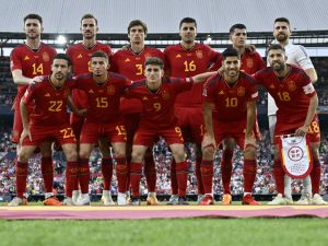 Spain's players pose for a photograph prior to the start of the UEFA Nations League final football match between Croatia and Spain at the De Kuip Stadium in Rotterdam on June 18, 2023. (Photo by JOHN THYS / AFP)