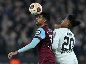 West Ham United's Italian defender #33 Emerson (L) vies with Freiburg's Austrian striker #20 Junior Adamu (R) during the UEFA Europa League group A football match between West Ham United and SC Freiburg at The London Stadium in east London on December 14, 2023. (Photo by Ben Stansall / AFP)