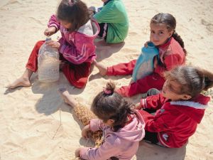 أطفال غزة يعانون من أجل توفير مياه الشرب