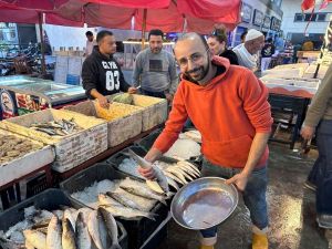 تفسير رؤية بائع السمك في المنام